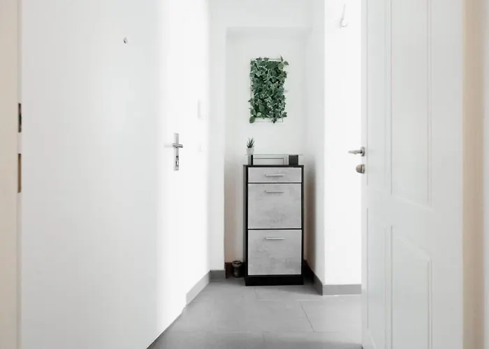 Large Modern Apartment *