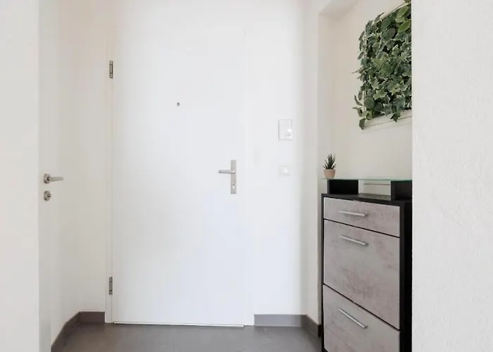 Large Modern Apartment *